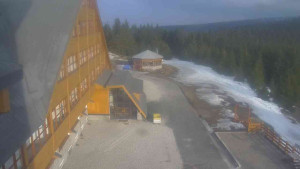 Sporthotel Kurzovní - Parkoviště a hlavní vchod - 15.3.2026 v 16:35 Sporthotel Kurzovní - Parkoviště a hlavní vchod - 15.3.2026 v 16:35