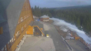 Sporthotel Kurzovní - Parkoviště a hlavní vchod - 15.3.2026 v 16:40 Sporthotel Kurzovní - Parkoviště a hlavní vchod - 15.3.2026 v 16:40