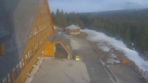 Sporthotel Kurzovní - Parkoviště a hlavní vchod - 15.3.2026 v 16:45 Sporthotel Kurzovní - Parkoviště a hlavní vchod - 15.3.2026 v 16:45