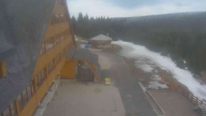 Sporthotel Kurzovní - Parkoviště a hlavní vchod - 15.3.2026 v 16:55 Sporthotel Kurzovní - Parkoviště a hlavní vchod - 15.3.2026 v 16:55