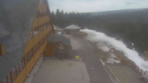 Sporthotel Kurzovní - Parkoviště a hlavní vchod - 15.3.2026 v 17:15 Sporthotel Kurzovní - Parkoviště a hlavní vchod - 15.3.2026 v 17:15