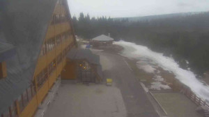 Sporthotel Kurzovní - Parkoviště a hlavní vchod - 15.3.2026 v 17:20 Sporthotel Kurzovní - Parkoviště a hlavní vchod - 15.3.2026 v 17:20