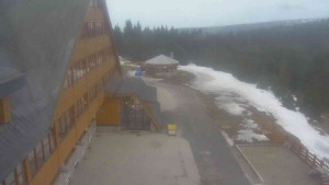 Sporthotel Kurzovní - Parkoviště a hlavní vchod - 15.3.2026 v 17:25 Sporthotel Kurzovní - Parkoviště a hlavní vchod - 15.3.2026 v 17:25