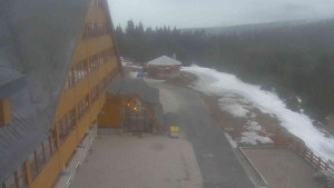 Sporthotel Kurzovní - Parkoviště a hlavní vchod - 15.3.2026 v 17:45 Sporthotel Kurzovní - Parkoviště a hlavní vchod - 15.3.2026 v 17:45