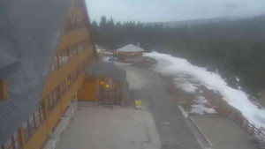 Sporthotel Kurzovní - Parkoviště a hlavní vchod - 15.3.2026 v 17:50 Sporthotel Kurzovní - Parkoviště a hlavní vchod - 15.3.2026 v 17:50