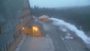 Sporthotel Kurzovní - Parkoviště a hlavní vchod - 15.3.2026 v 18:15 Sporthotel Kurzovní - Parkoviště a hlavní vchod - 15.3.2026 v 18:15