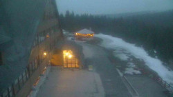 Parkoviště a hlavní vchod