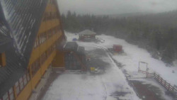 Parkoviště a hlavní vchod