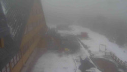 Parkoviště a hlavní vchod