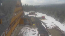 Parkoviště a hlavní vchod