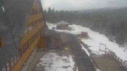 Parkoviště a hlavní vchod