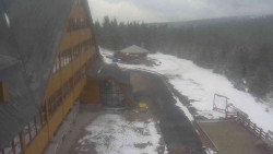 Parkoviště a hlavní vchod