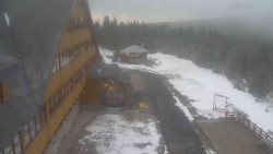 Parkoviště a hlavní vchod