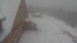 Parkoviště a hlavní vchod