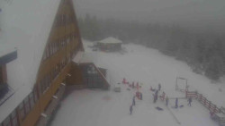 Parkoviště a hlavní vchod