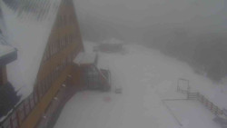 Parkoviště a hlavní vchod