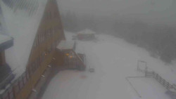 Parkoviště a hlavní vchod