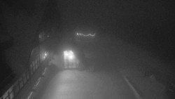 Parkoviště a hlavní vchod