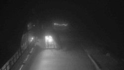 Parkoviště a hlavní vchod