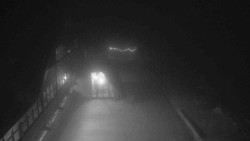 Parkoviště a hlavní vchod