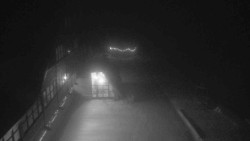 Parkoviště a hlavní vchod