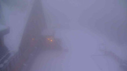 Parkoviště a hlavní vchod