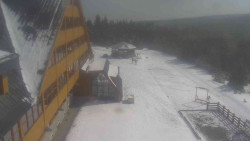 Parkoviště a hlavní vchod