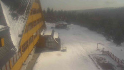 Parkoviště a hlavní vchod