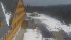 Parkoviště a hlavní vchod