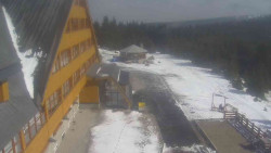 Parkoviště a hlavní vchod