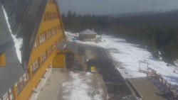 Parkoviště a hlavní vchod