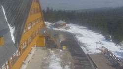 Parkoviště a hlavní vchod