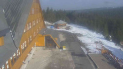 Parkoviště a hlavní vchod