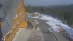 Parkoviště a hlavní vchod