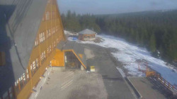 Parkoviště a hlavní vchod