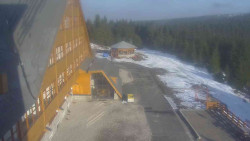 Parkoviště a hlavní vchod