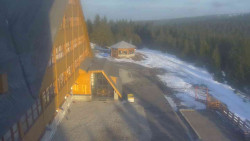 Parkoviště a hlavní vchod