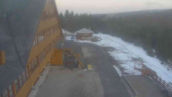 Parkoviště a hlavní vchod