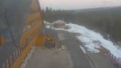 Parkoviště a hlavní vchod