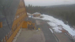 Parkoviště a hlavní vchod