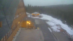 Parkoviště a hlavní vchod