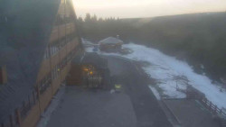 Parkoviště a hlavní vchod