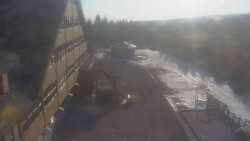 Parkoviště a hlavní vchod