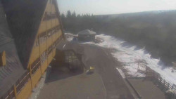 Parkoviště a hlavní vchod