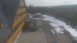 Parkoviště a hlavní vchod