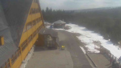 Parkoviště a hlavní vchod