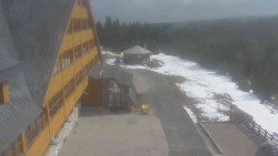 Parkoviště a hlavní vchod