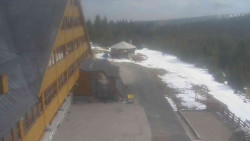 Parkoviště a hlavní vchod