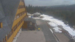 Parkoviště a hlavní vchod