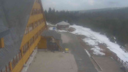 Parkoviště a hlavní vchod